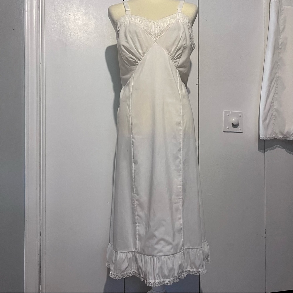 Dixie Belle Vintage 60’s Lace Trim Slip • Nightgown • Slip Dress • Midi